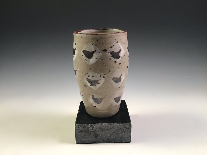 Cylindrical Vase, decorated with Hakeme slip and iron oxide. 4.75” tall. Signed.
$68 Includes shipping to the lower 48.
Contact Simon at: simonleachpottery@gmail.com